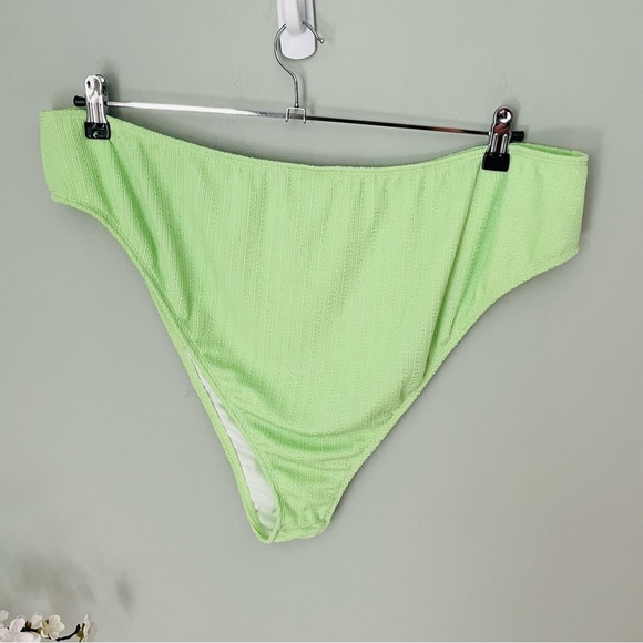 Pretty Little Thing Lime Textured Bikini Bottom NWT Size 22 (US) - Picture 6 of 6